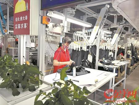 這家服裝企業將全自動流水線搬進五星級寫字樓——吸引Z世代工人